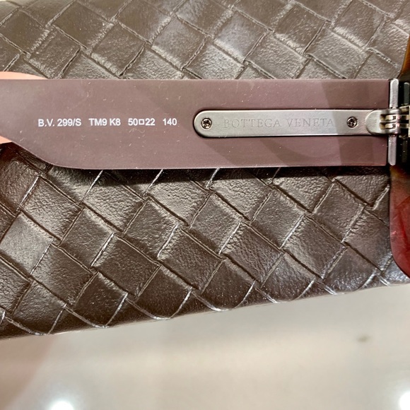 SOLD—- BOTTEGA VENETA Sunglasses - Picture 6 of 7